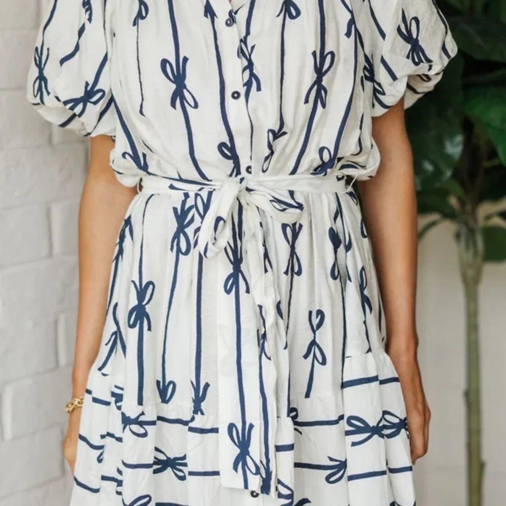Avara Boutique White and Navy Bow Print Puff Sleeve Dress size Small - Picture 3 of 9